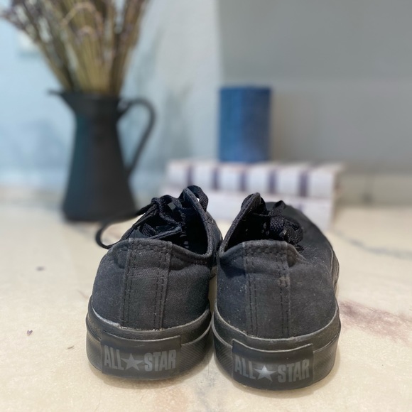 Black converse - Picture 4 of 5